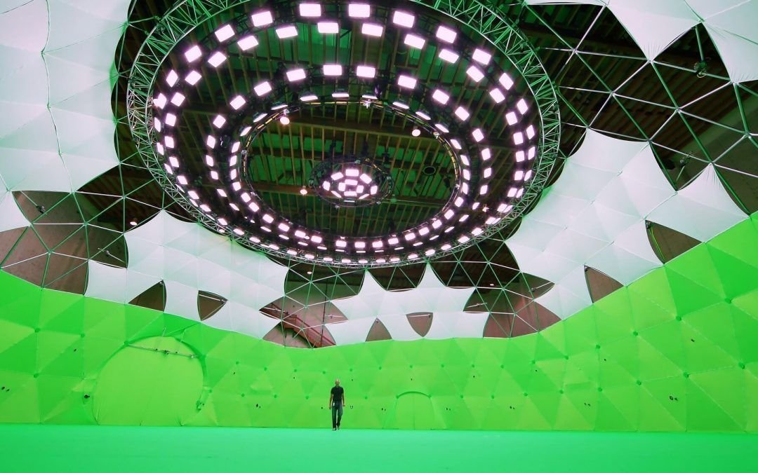 El mayor set 360º para películas del mundo es un enorme Domo Geodésico