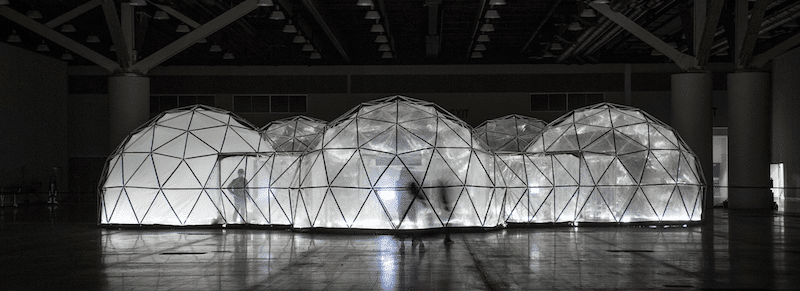 Experimentar el humo de cinco ciudades en estos «domos geodesicos de contaminación»