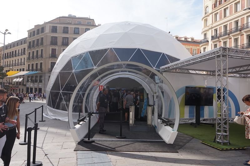 domo geodésico en Plaza de Callao
